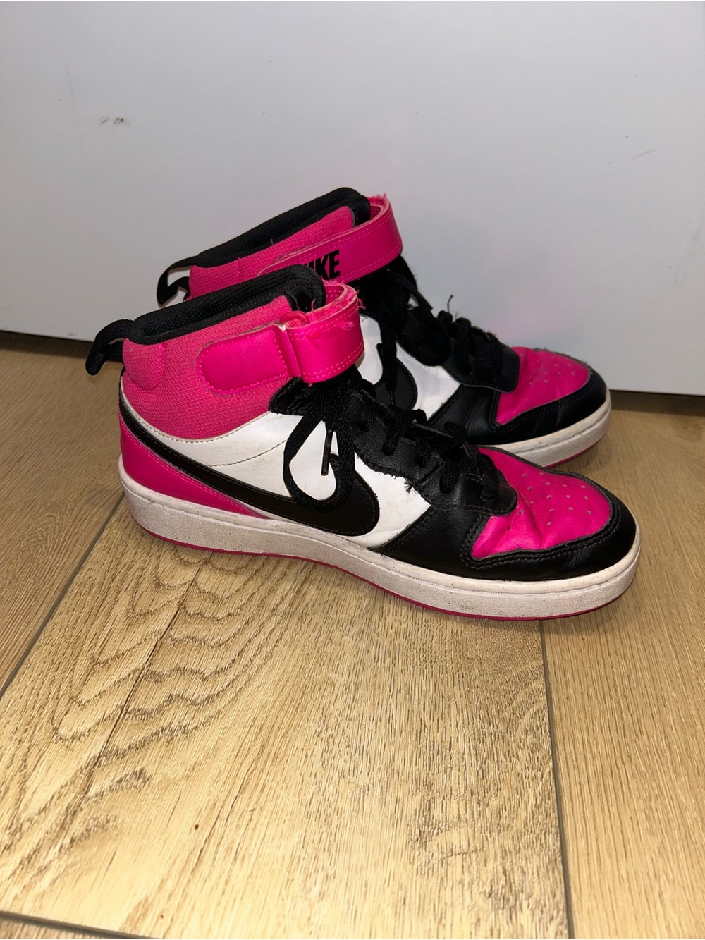 Nike Court Borough Mid 2 GS Youth Shoes Size 6.5Y Fierce Pink HV0933-100 - Picture 2 of 9